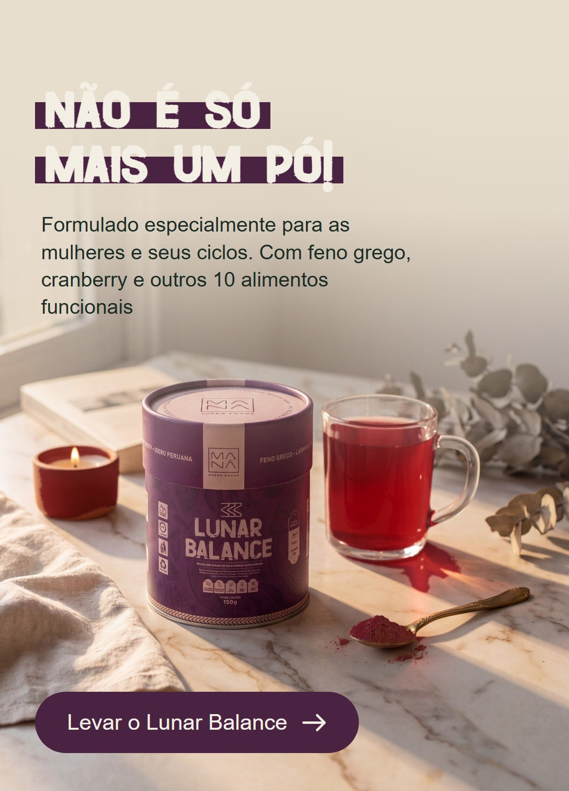 Lata de Lunar Balance ao lado de caneca com bebida vermelha, vela e linho